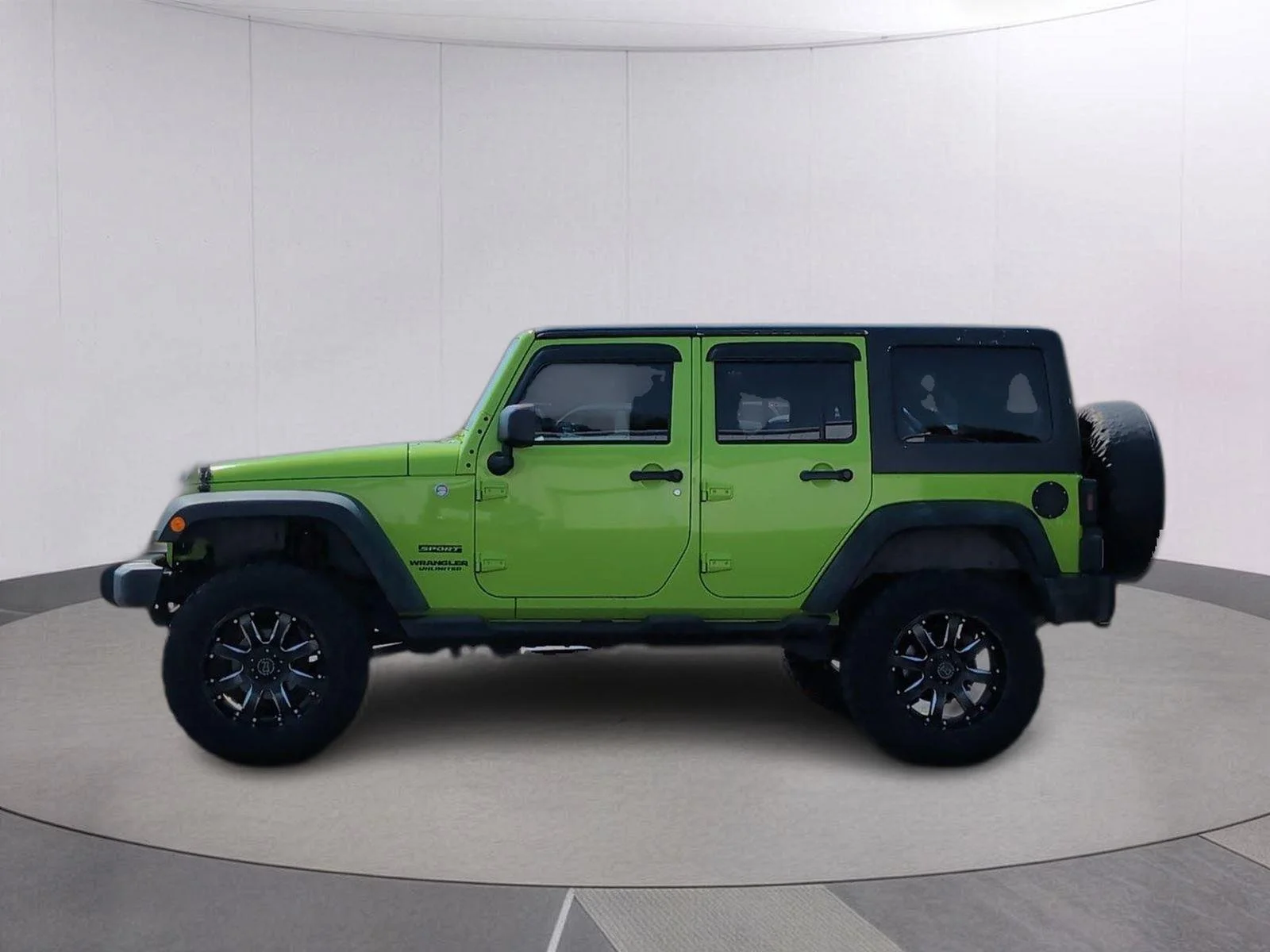 Used 2013 Gecko Pearl Jeep Sport image 2