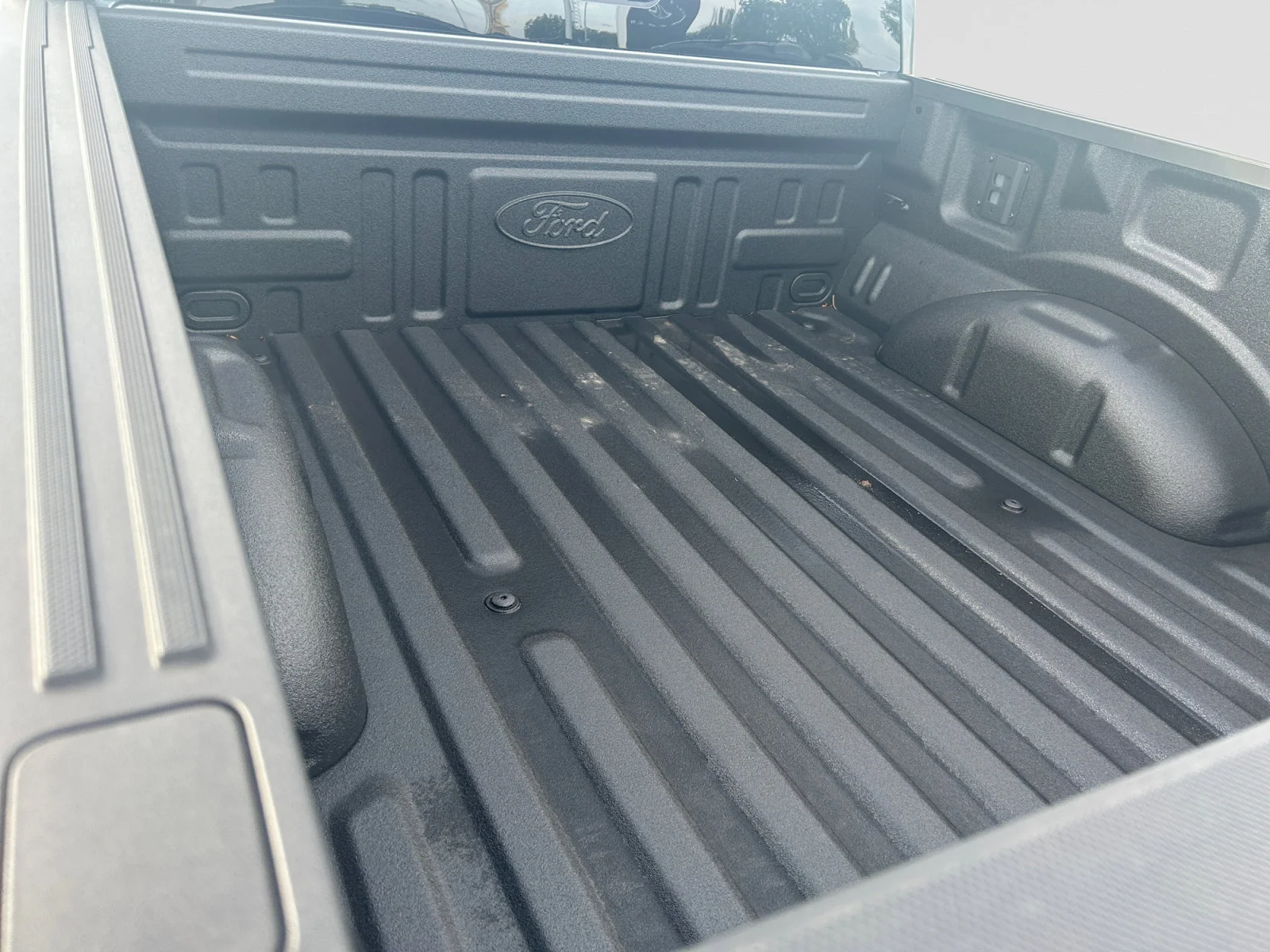 New 2026 Carbonized Grey Metallic Ford XLT image 10