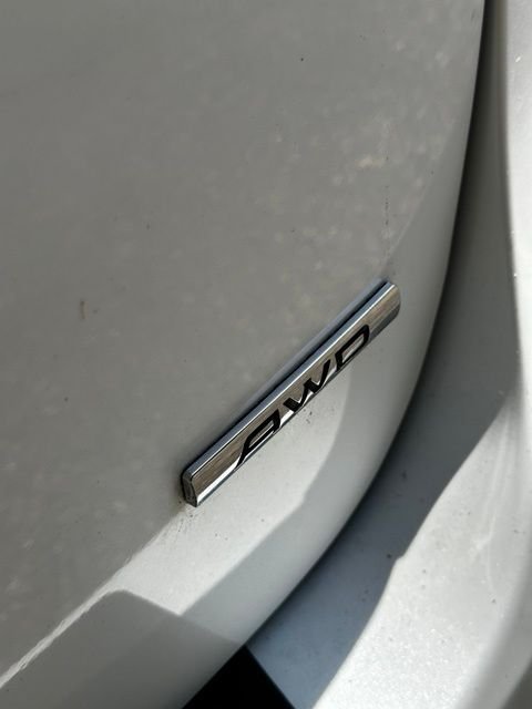 Used 2012 Frost White Hyundai GLS image 29