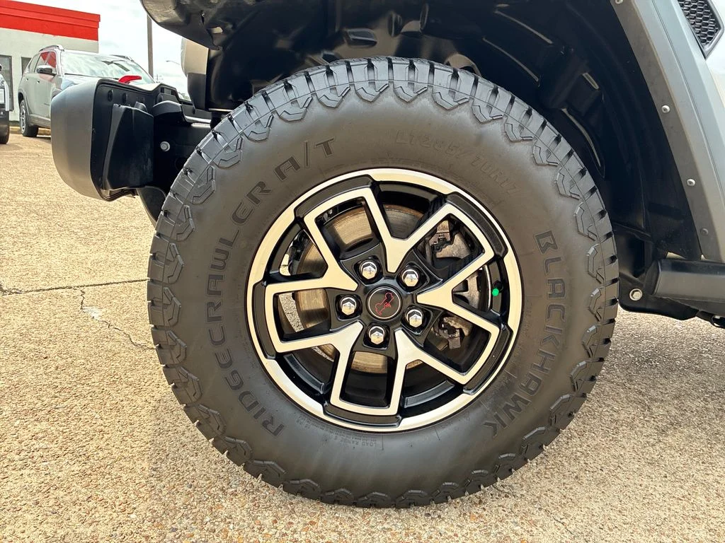 Used 2024 Silver Jeep Rubicon image 29