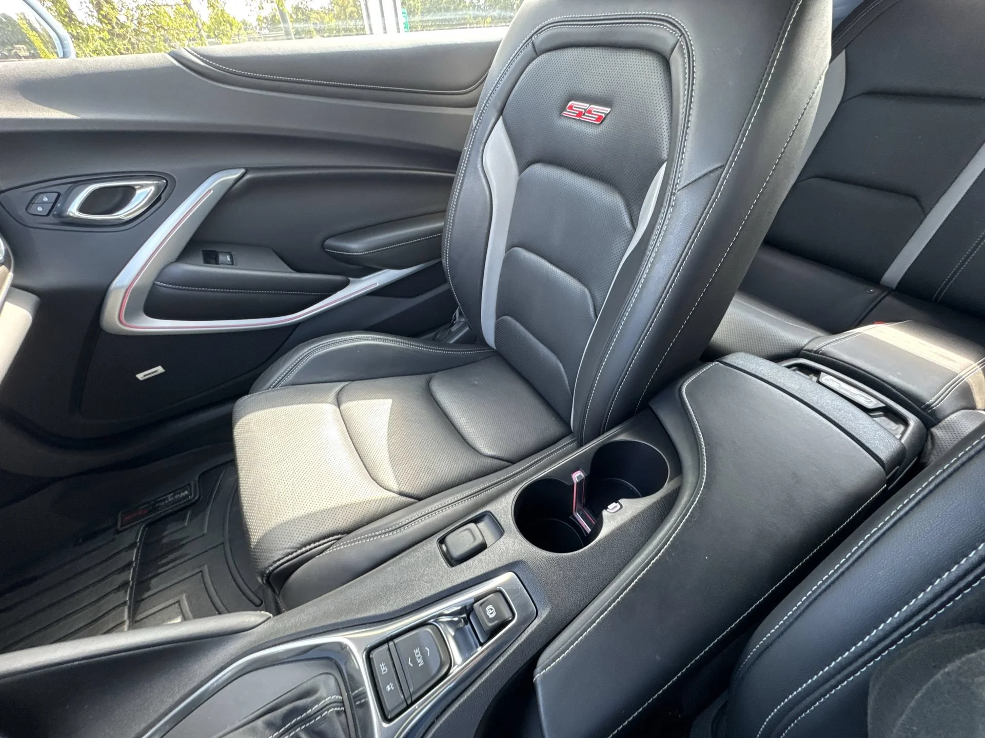 Used 2017 ARCTIC BLUE METALLIC Chevrolet 2SS image 20
