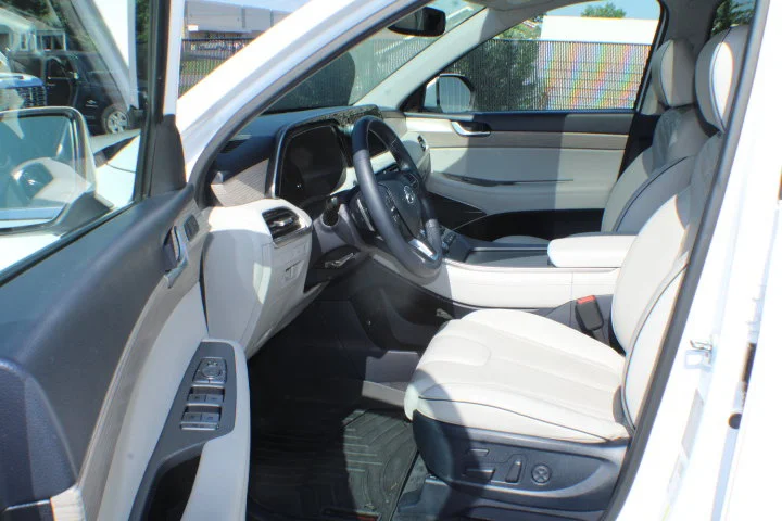 Used 2021 Hyper White Hyundai Limited image 13