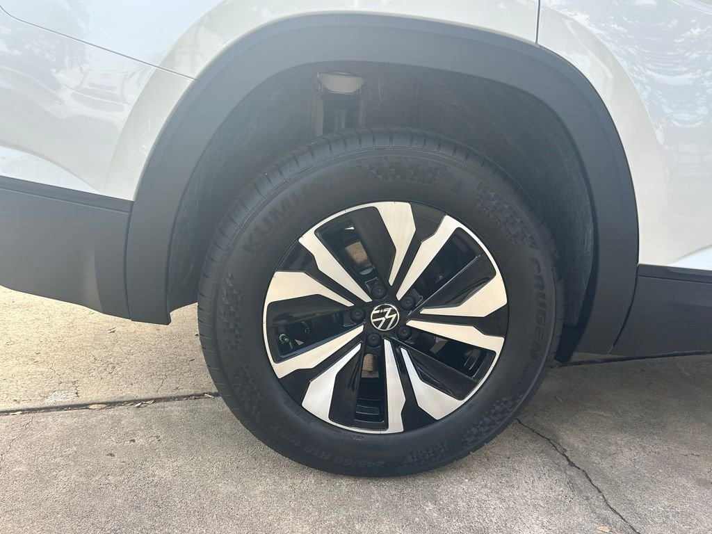 New 2026 Silver Volkswagen SE w/Technology image 24