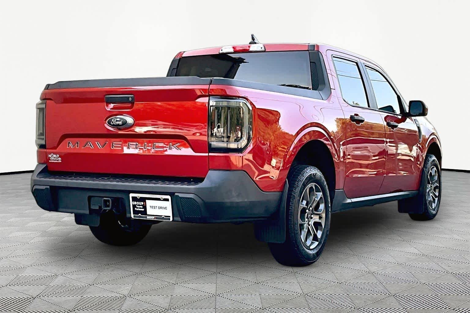 Used 2023 Hot Pepper Red Tinted Clearcoat Ford XLT image 13