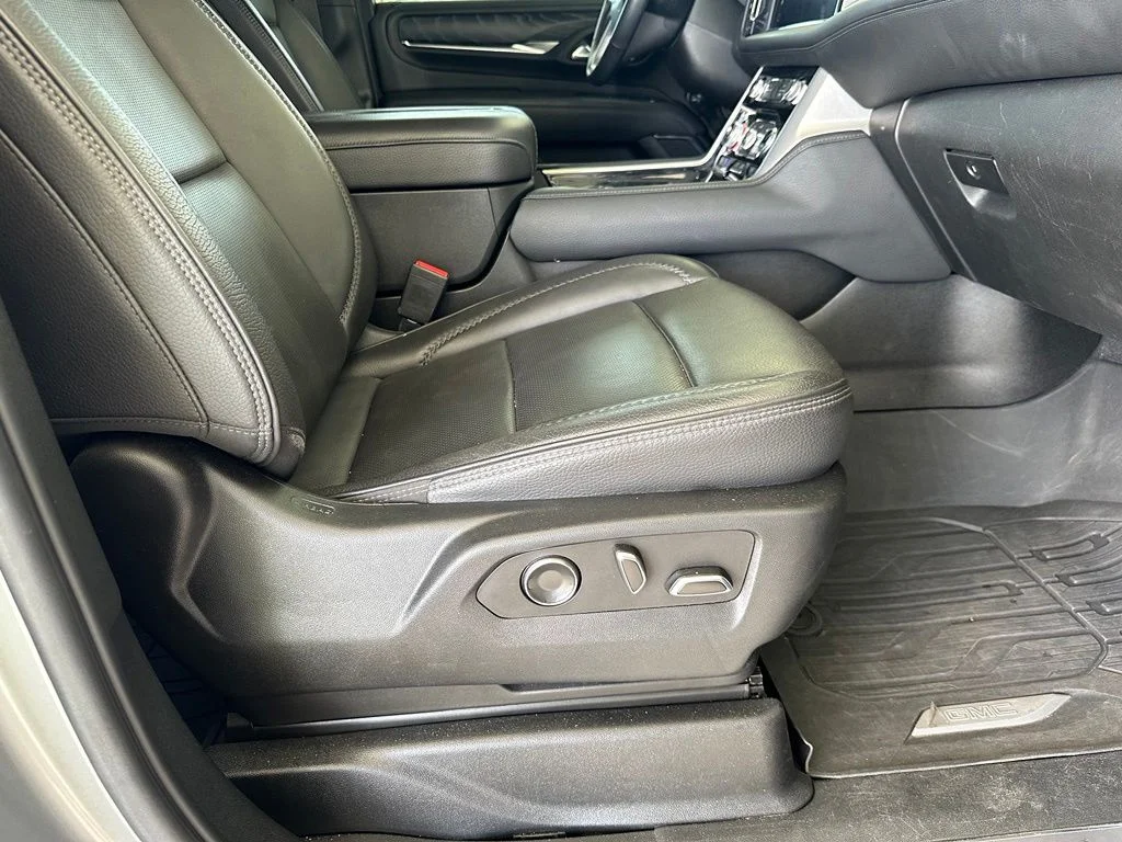 Used 2023 Silver GMC Denali image 44