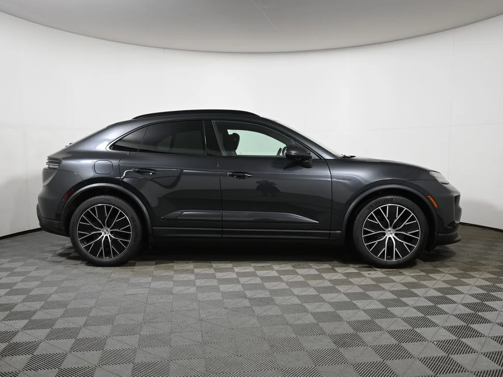 2026 Porsche Macan Base - Photo 8