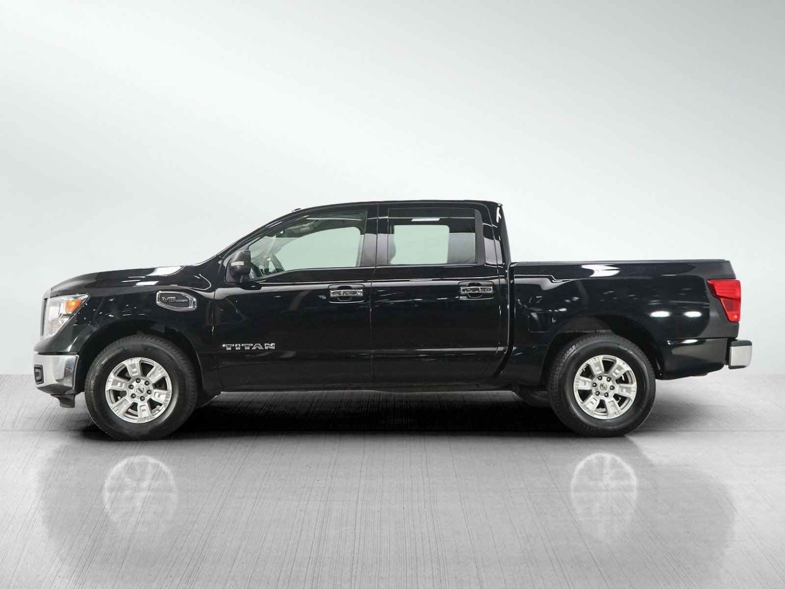 Used 2017 Nissan Titan SV with VIN 1N6AA1EJ2HN540289 for sale in South Saint Paul, MN