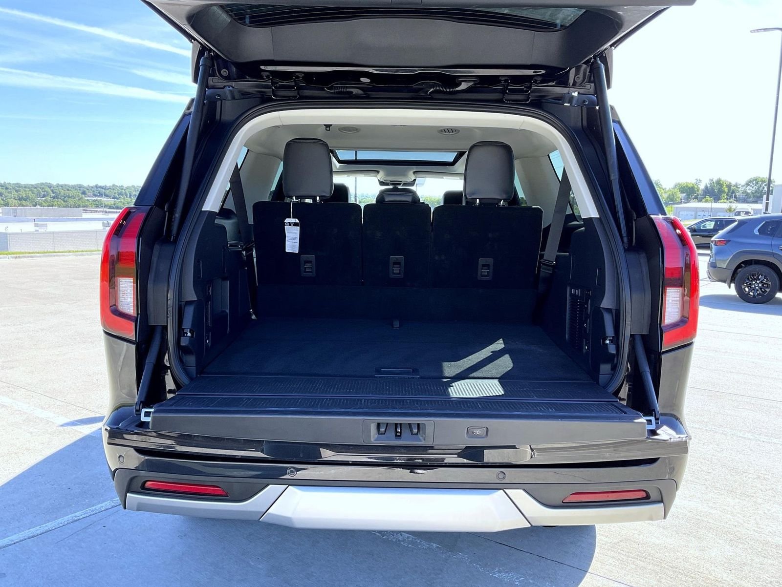 Used 2025 Black Ford Platinum image 9