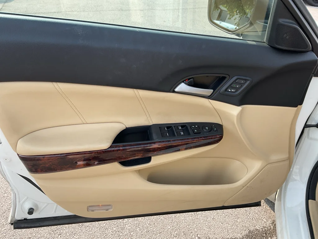 Used 2010 White Honda EX-L image 16