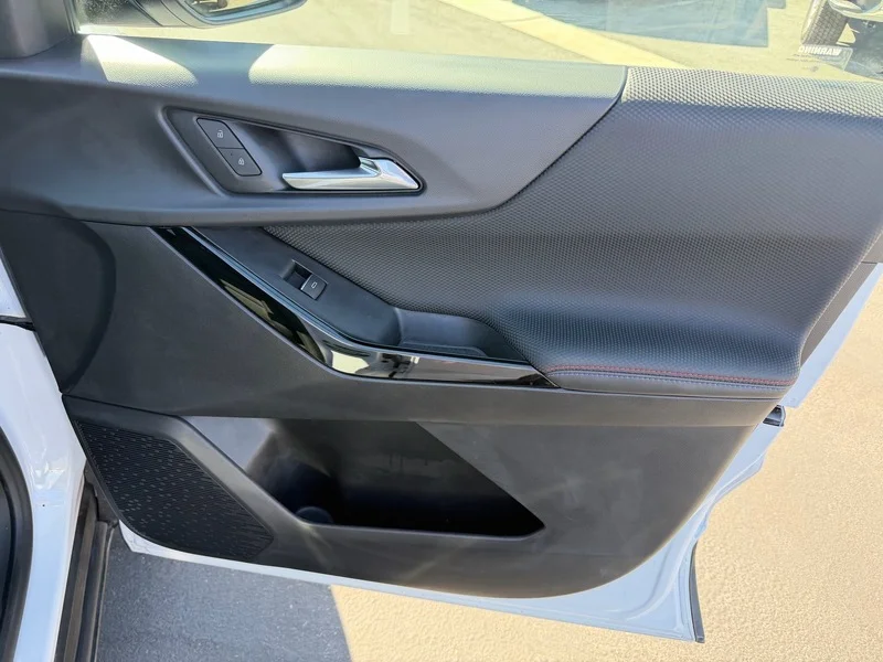 Used 2025 Iridescent Pearl Tricoat Chevrolet RS image 19