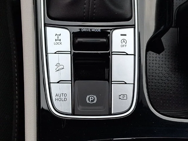 Used 2023 Black Hyundai SEL image 23