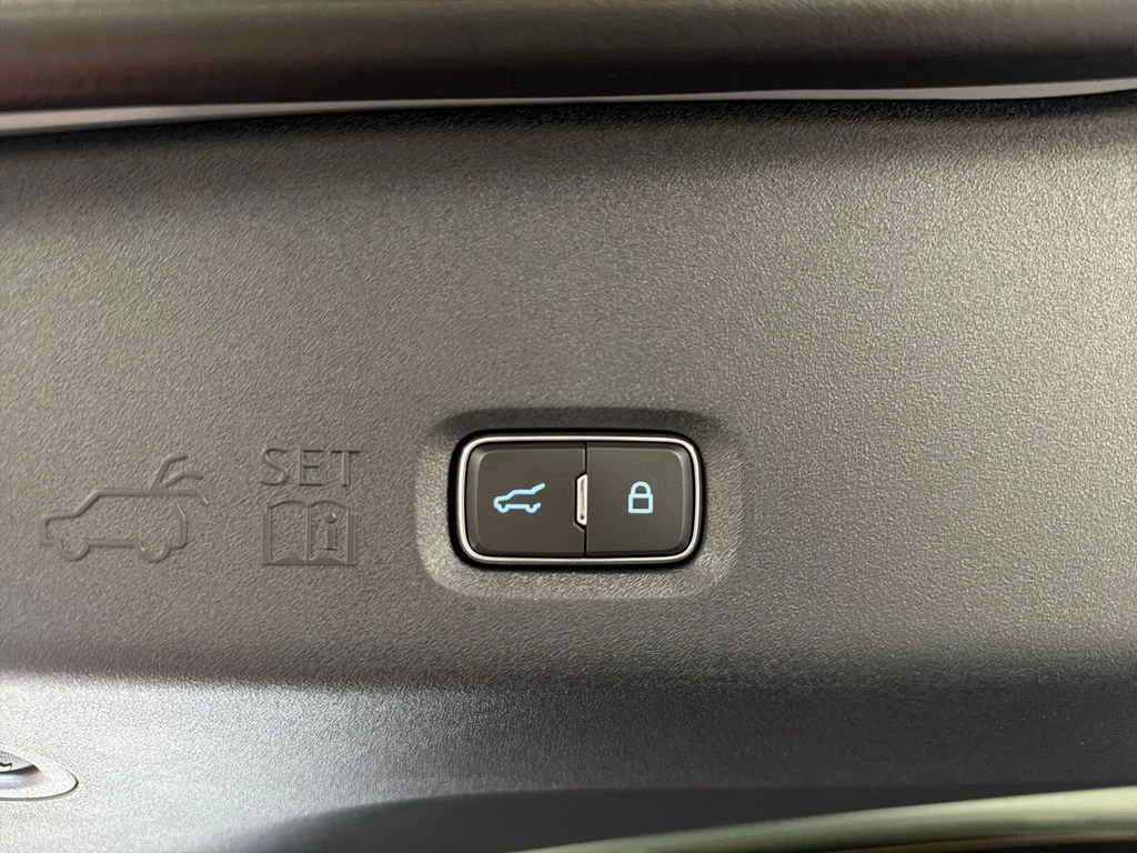 New 2027 Gray Ford Platinum image 8
