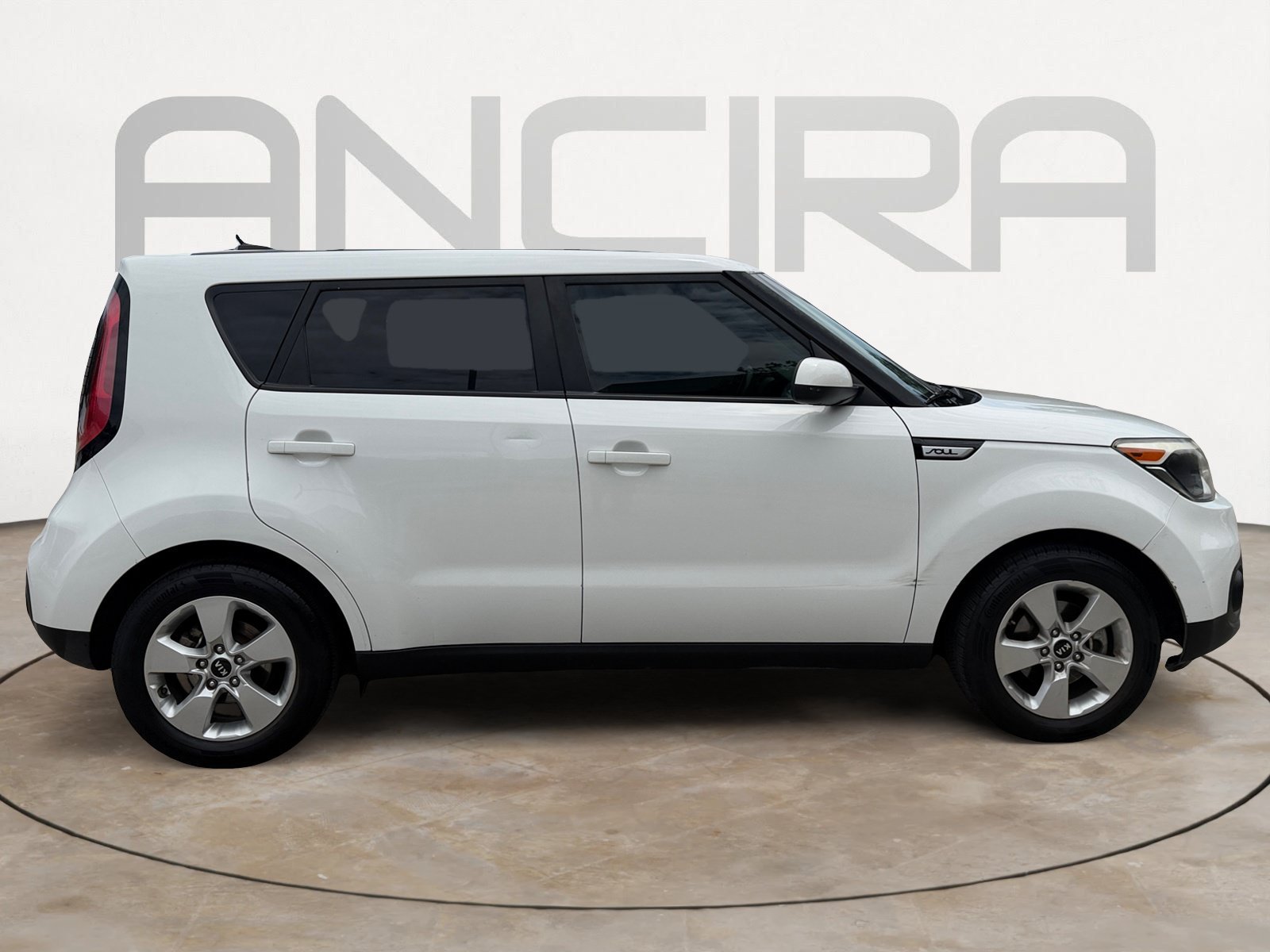 Used 2017 Clear White Kia  image 12