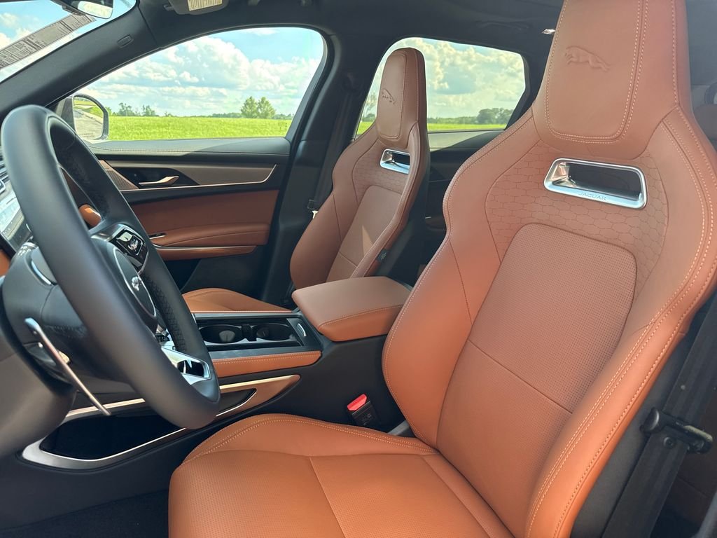 2026 Jaguar F-Pace R-Dynamic S - Photo 11
