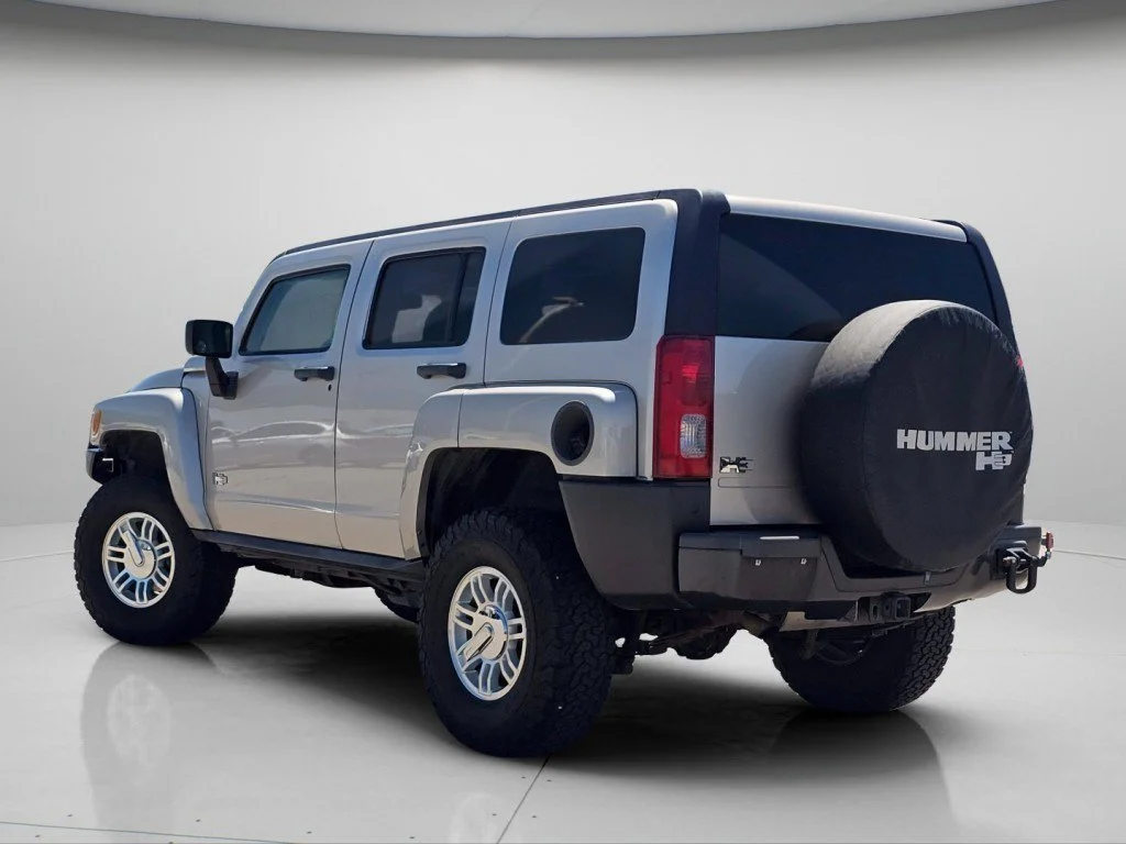 Used 2007 Boulder Gray Metallic Hummer Base image 20