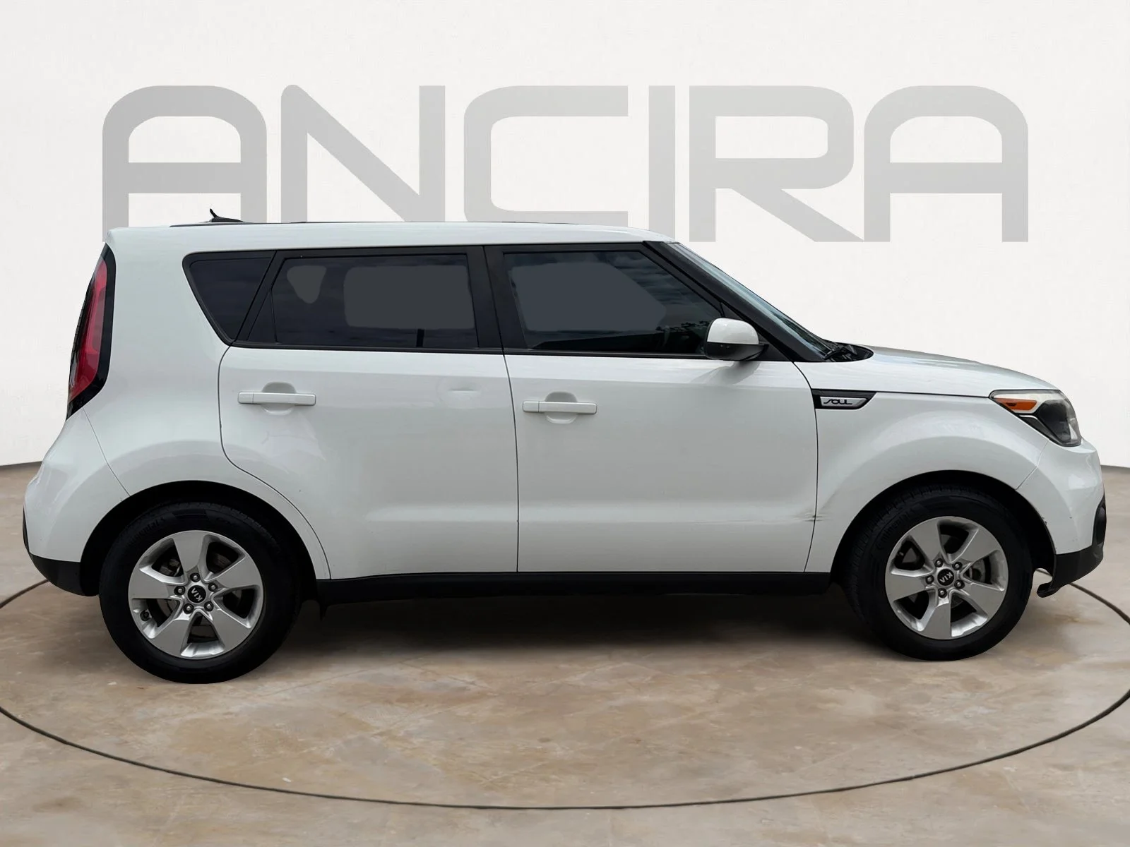 Used 2017 Clear White Kia  image 12