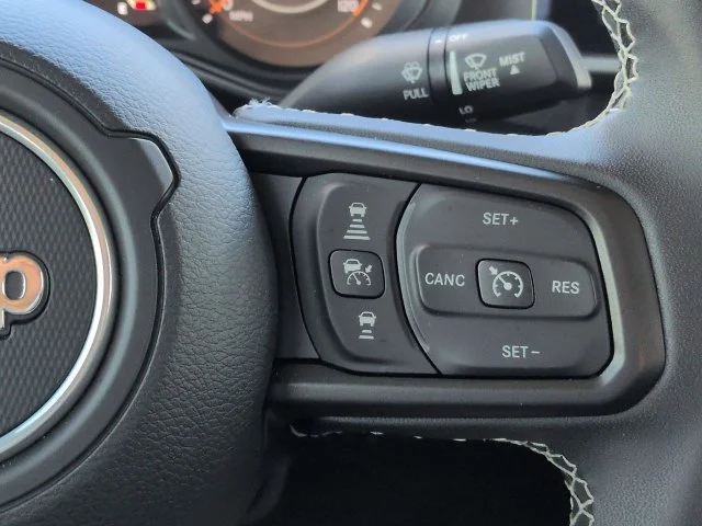 Certified Used 2025 Black Clearcoat Jeep Mojave image 24