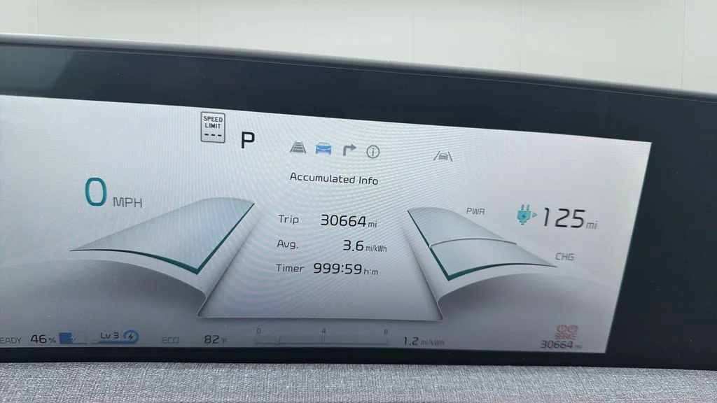 Used 2023 White Kia Wind image 9