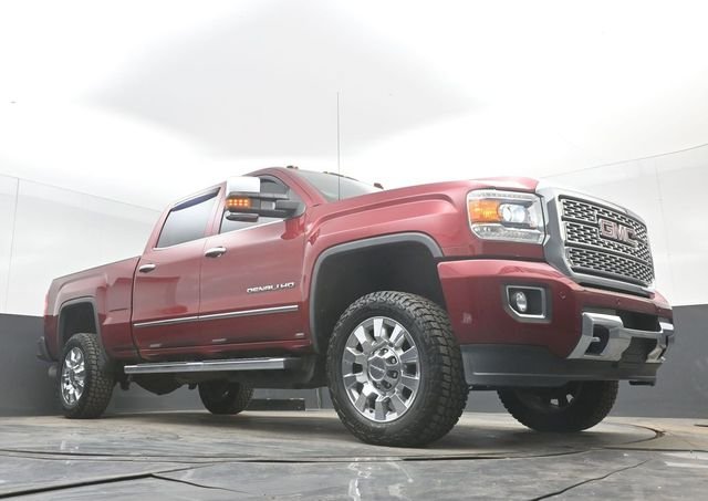 Used 2019 Red GMC Denali image 39