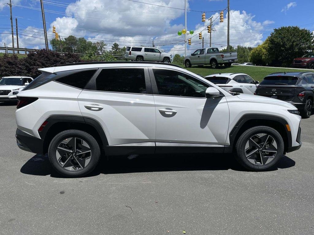 New 2025 White Hyundai SEL AWD image 8