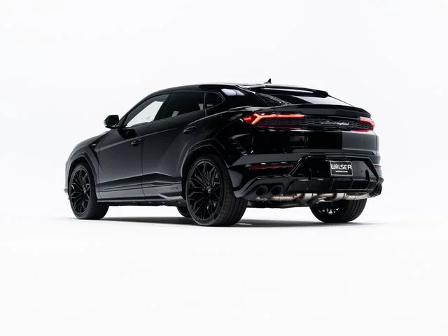 Used 2025 Black Lamborghini SE image 3