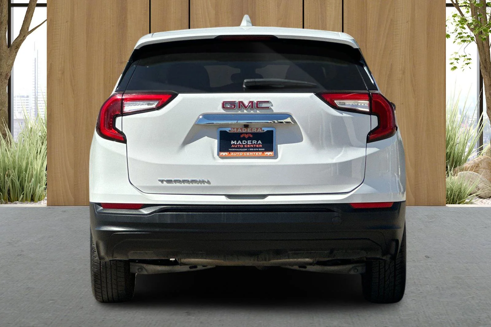 Used 2024 Summit White GMC SLE image 5