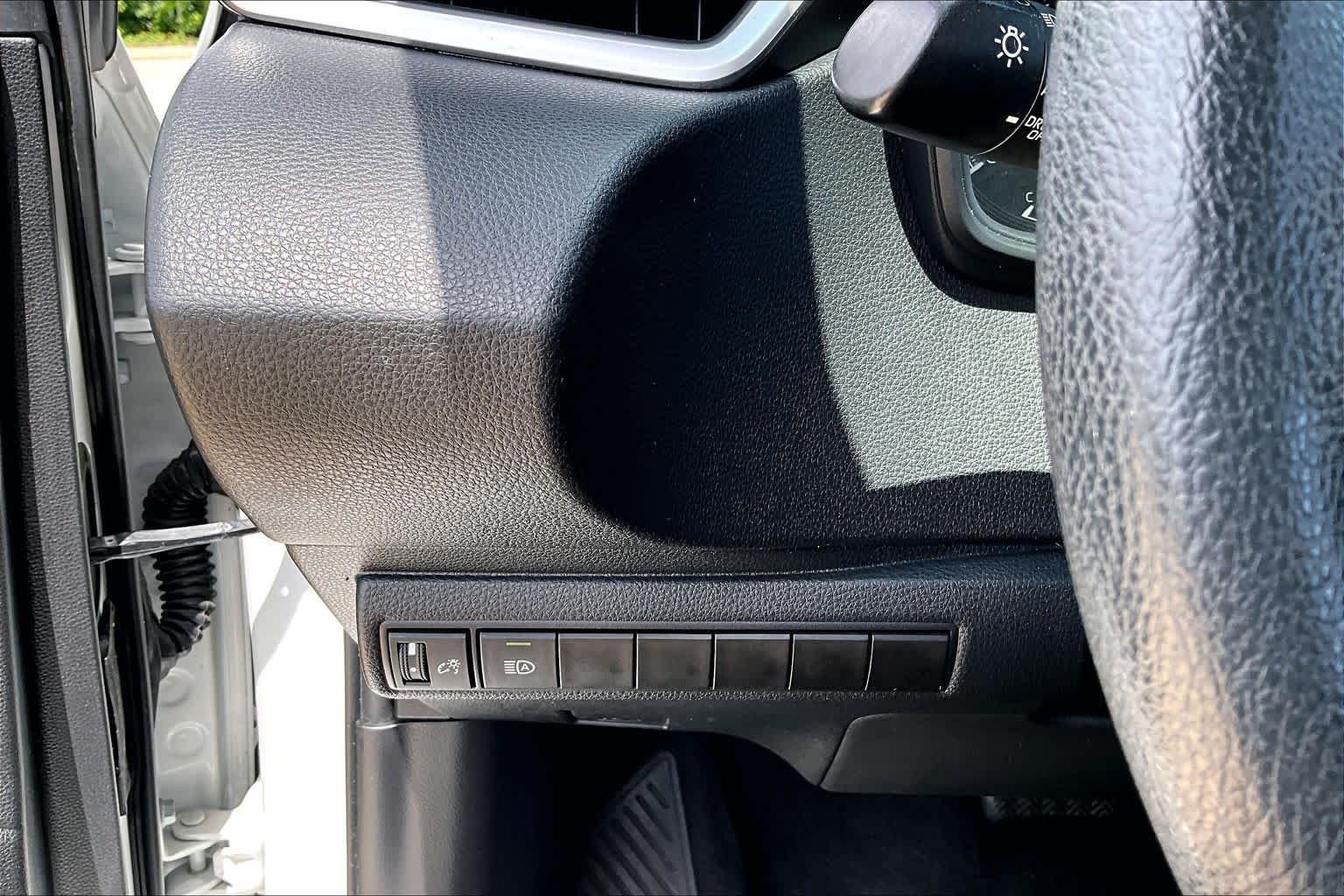 Used 2022 White Toyota LE image 33