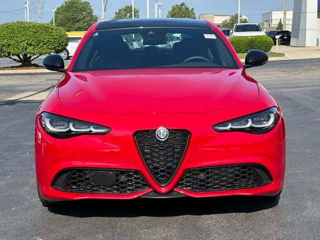 Used 2024 Red Alfa Romeo Sprint image 2