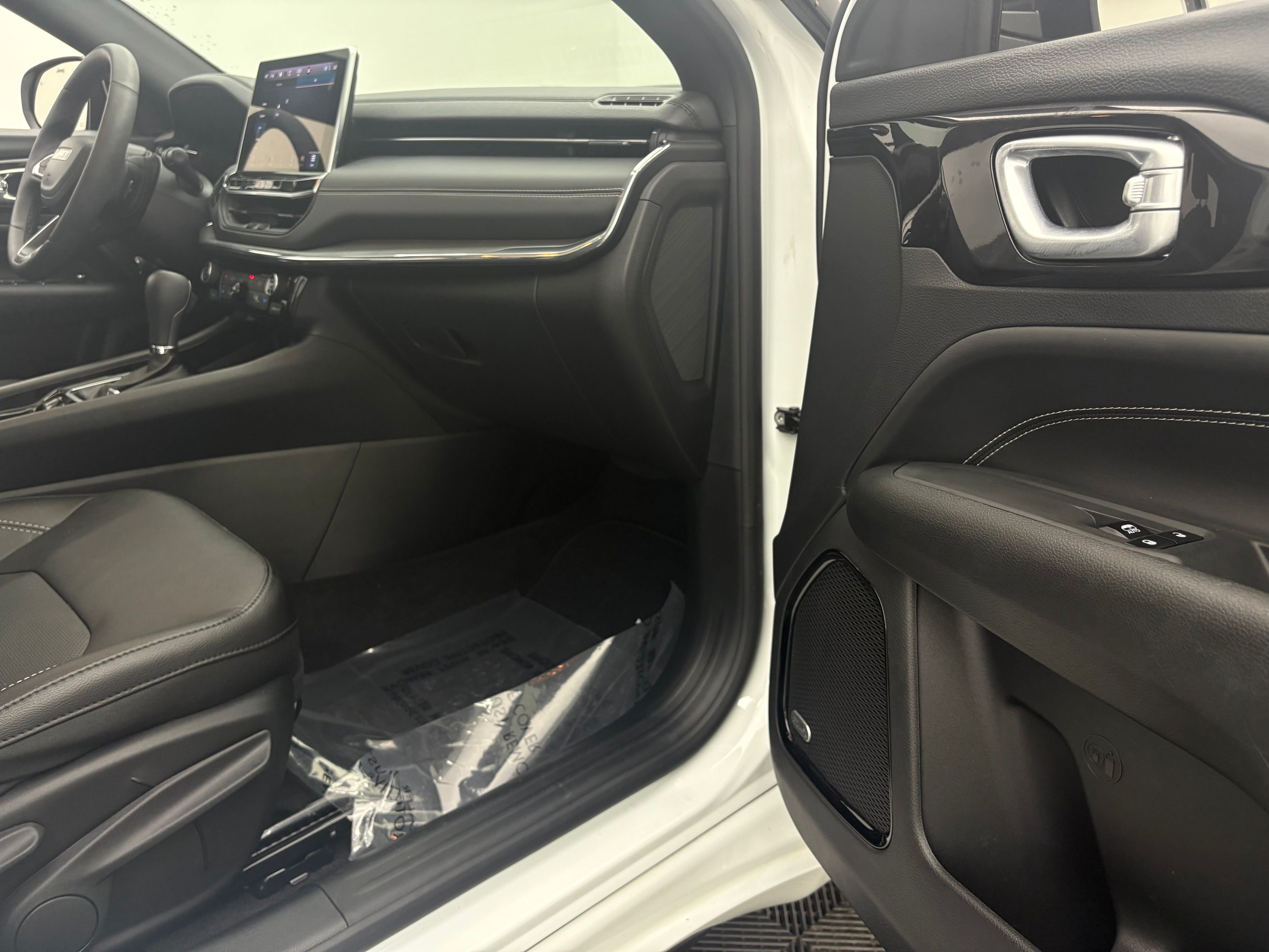 Used 2023 Bright White Clearcoat Jeep Limited image 29