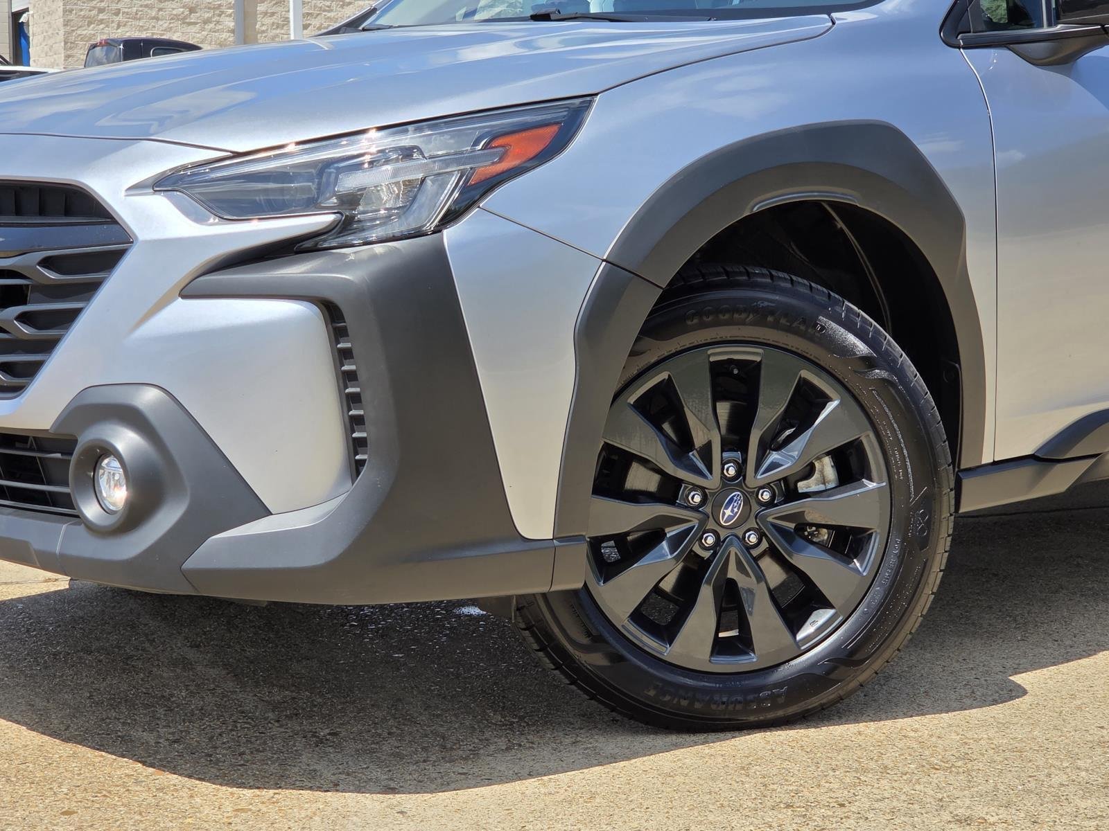 Used 2023 Ice Silver Metallic Subaru Onyx Edition image 7