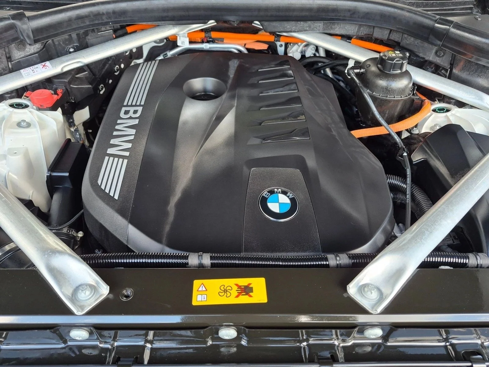 Used 2024 Alpine White BMW xDrive50e image 22