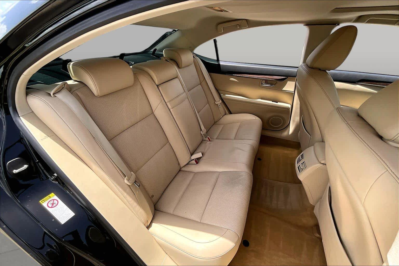 Used 2014 Obsidian Lexus  image 17