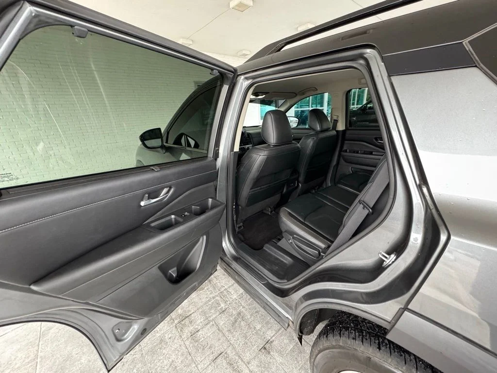 Used 2022 Gray Nissan SL image 18