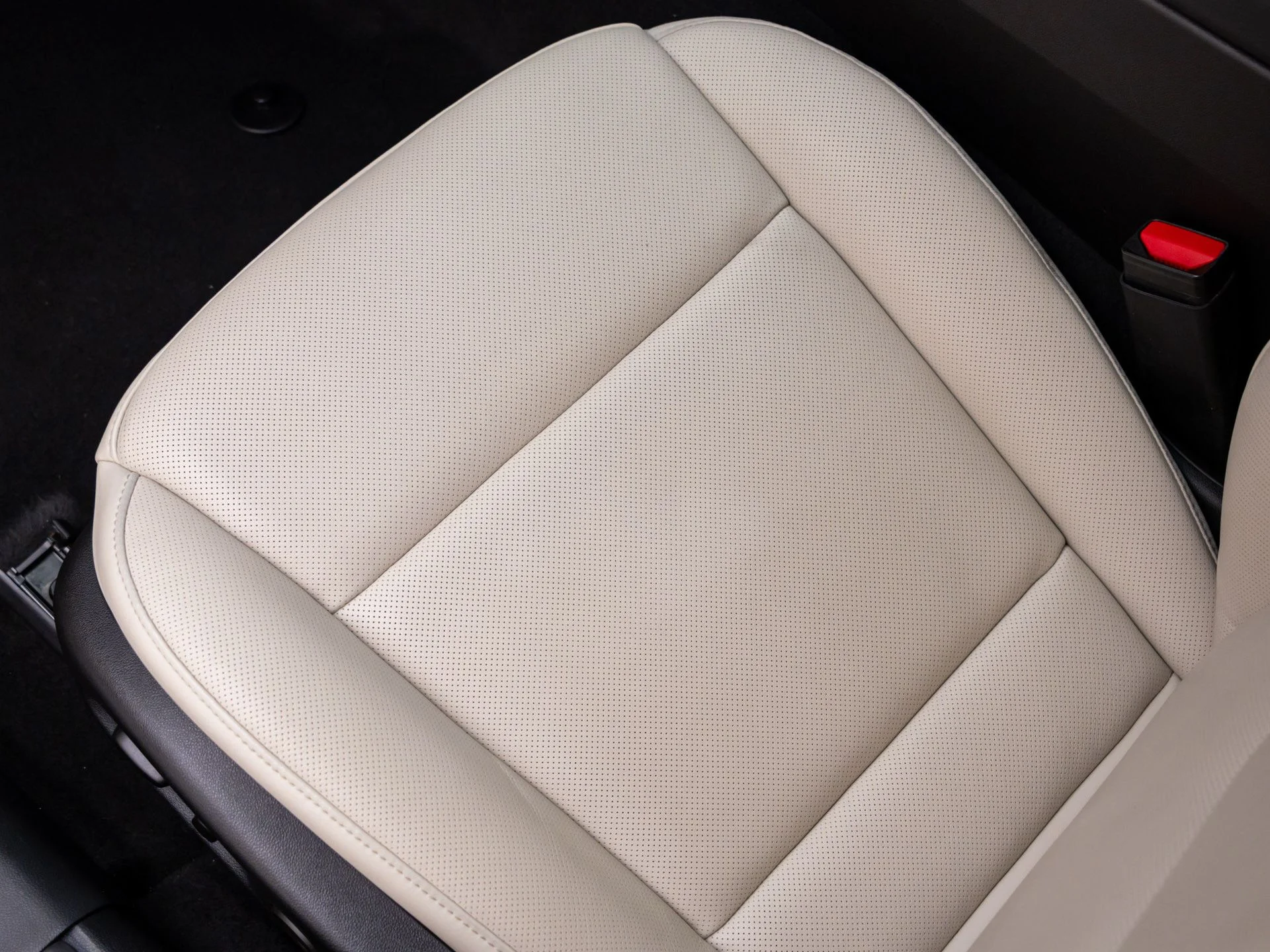 Used 2022 Gray Cadillac Premium Luxury image 14