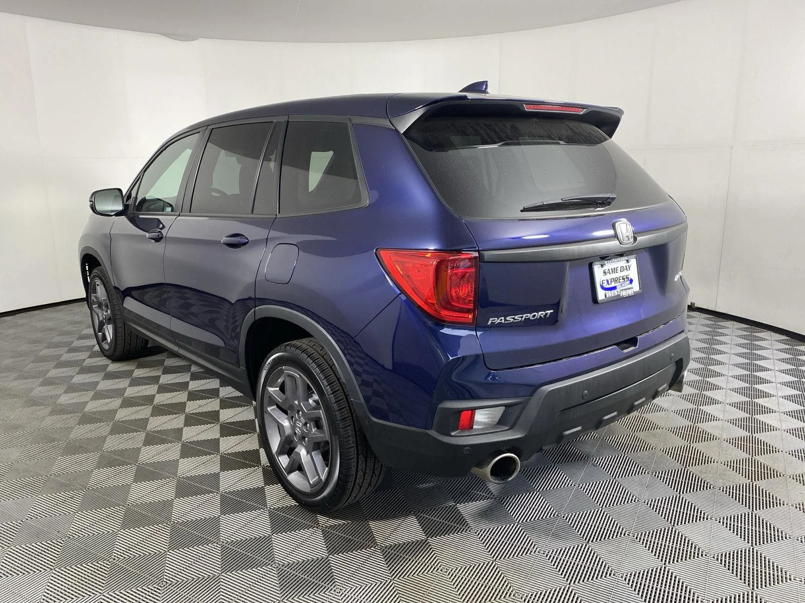 Used 2023 Obsidian Blue Pearl Honda EX-L image 5