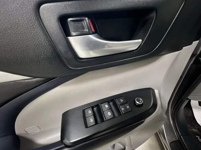 Used 2018 Gray Toyota XLE image 25