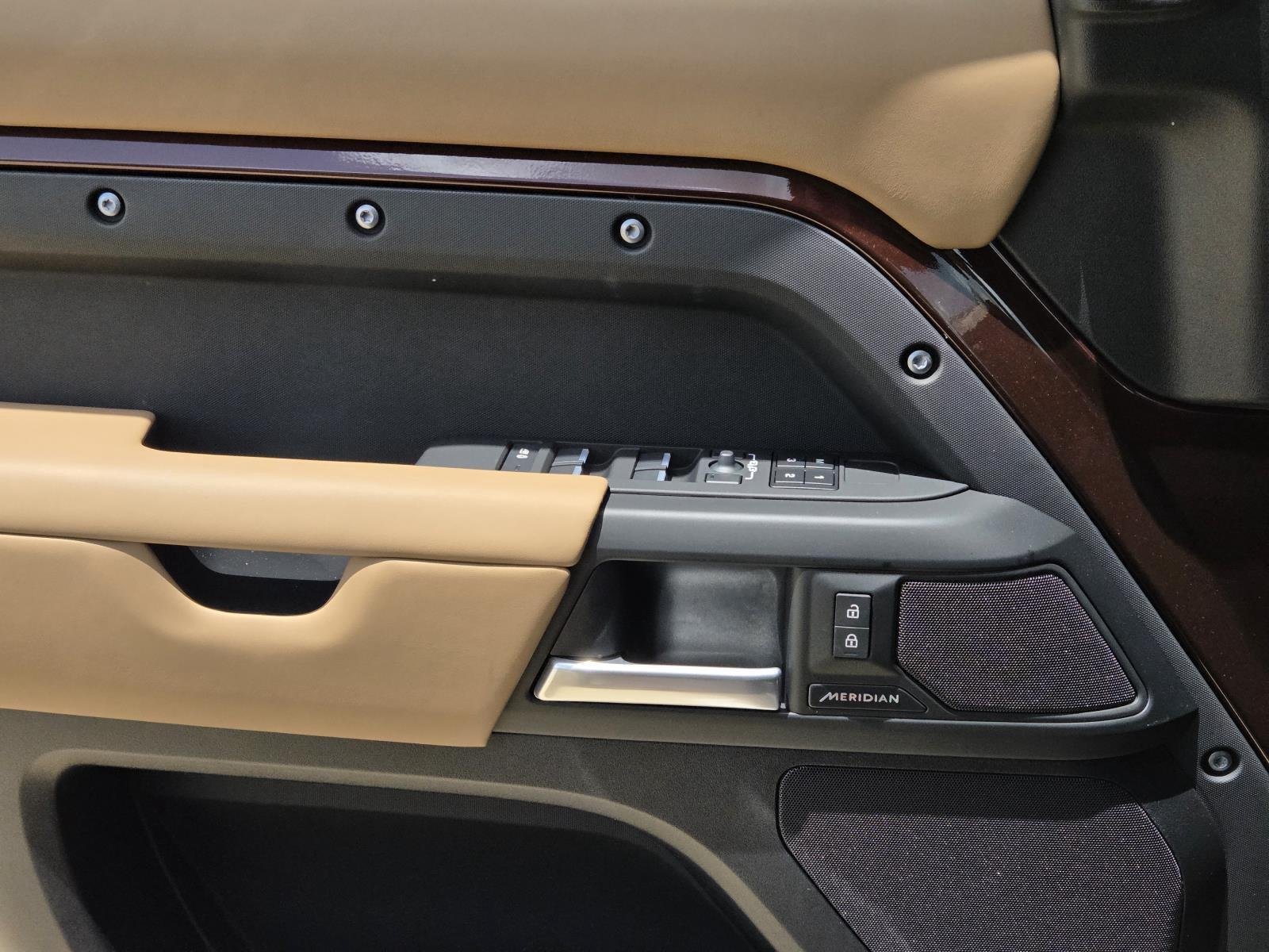 New 2026 Sedona Red Land Rover S image 31