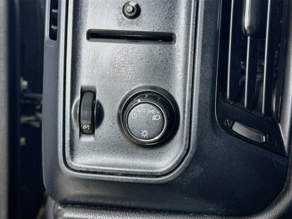 Used 2018 Black Chevrolet Custom image 10