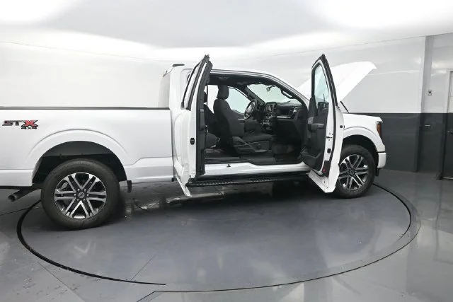 Used 2023 White Ford XL image 34