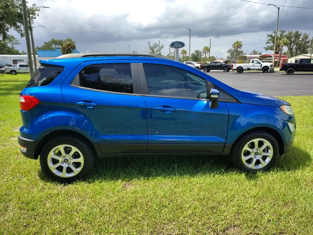 Used 2019 Lightning Blue Metallic Ford SE image 8