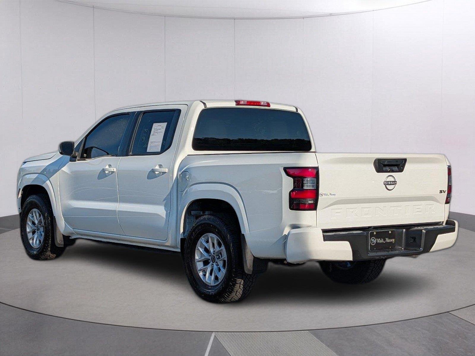 Used 2024 Glacier White Nissan SV image 3