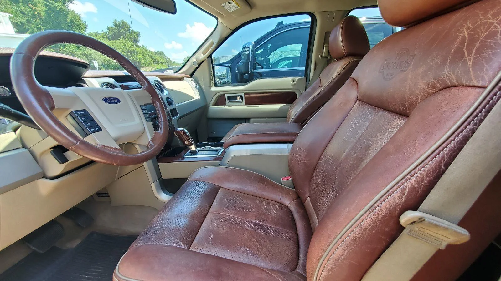 Used 2010 Tuxedo Black Metallic Ford XL image 3