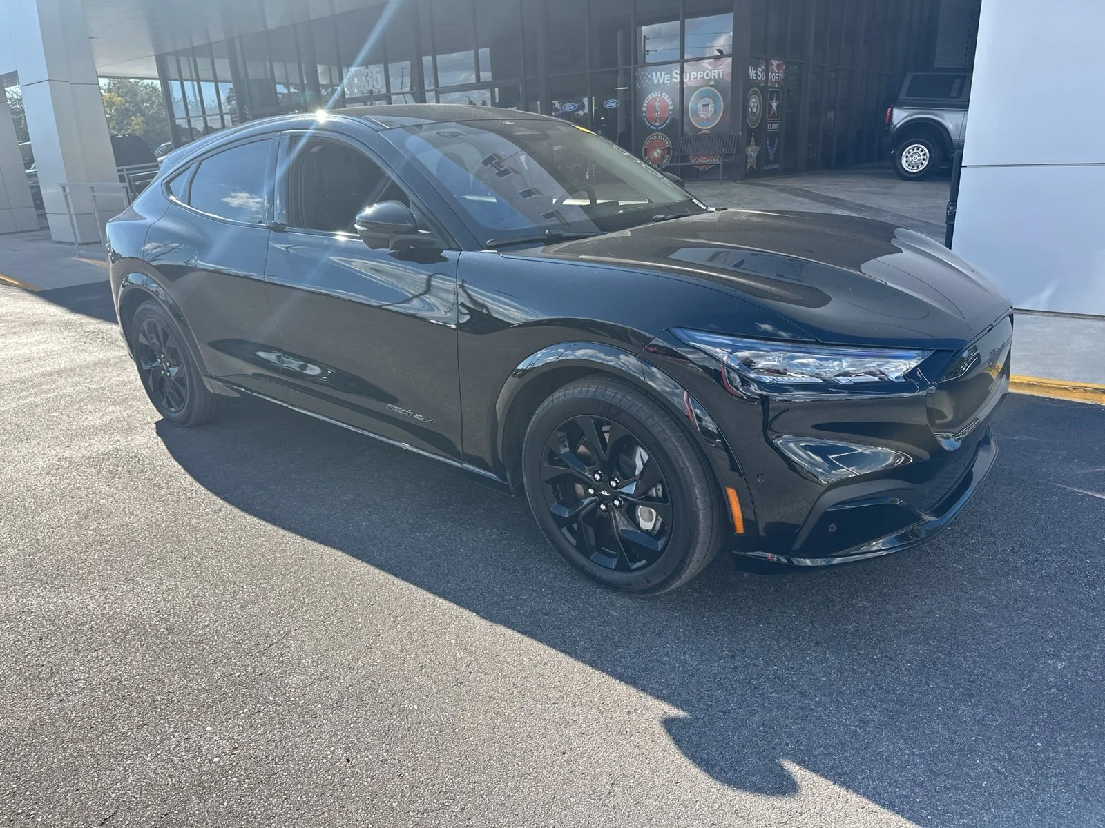 Used 2023 Black Ford Premium image 1