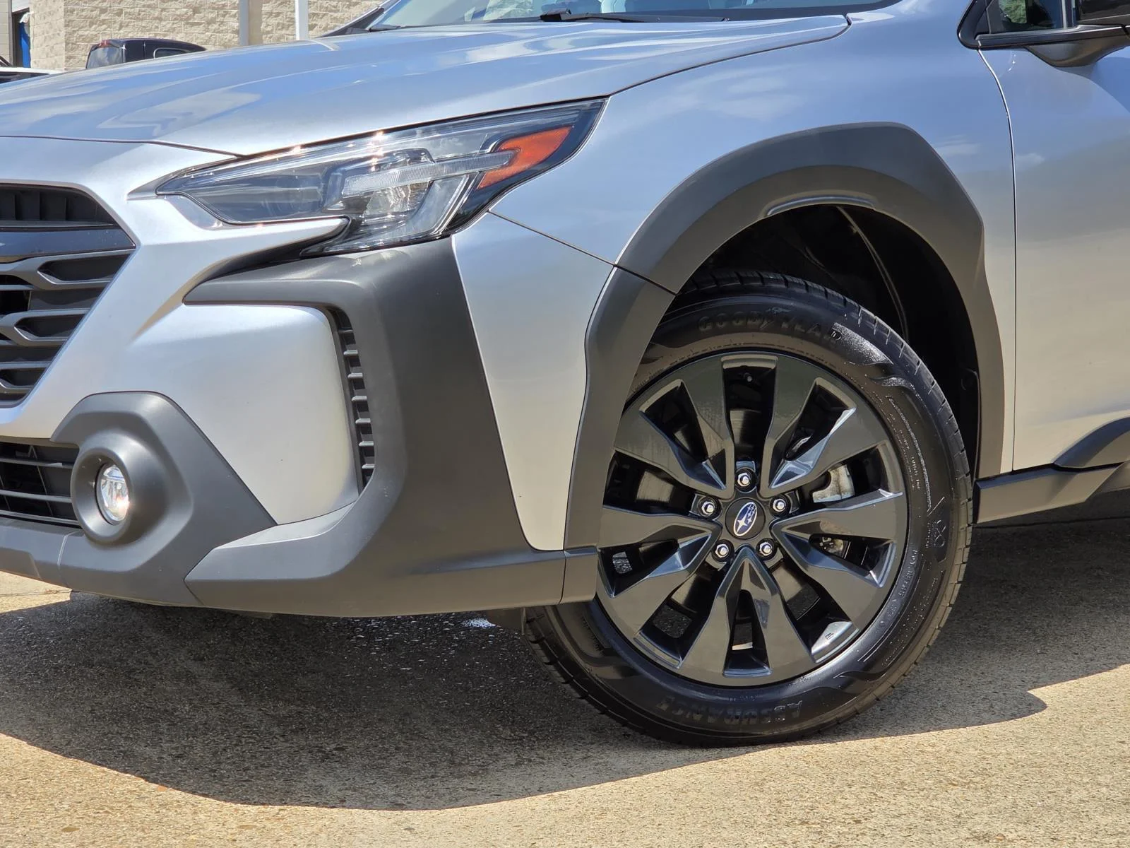Used 2023 Ice Silver Metallic Subaru Onyx Edition image 7
