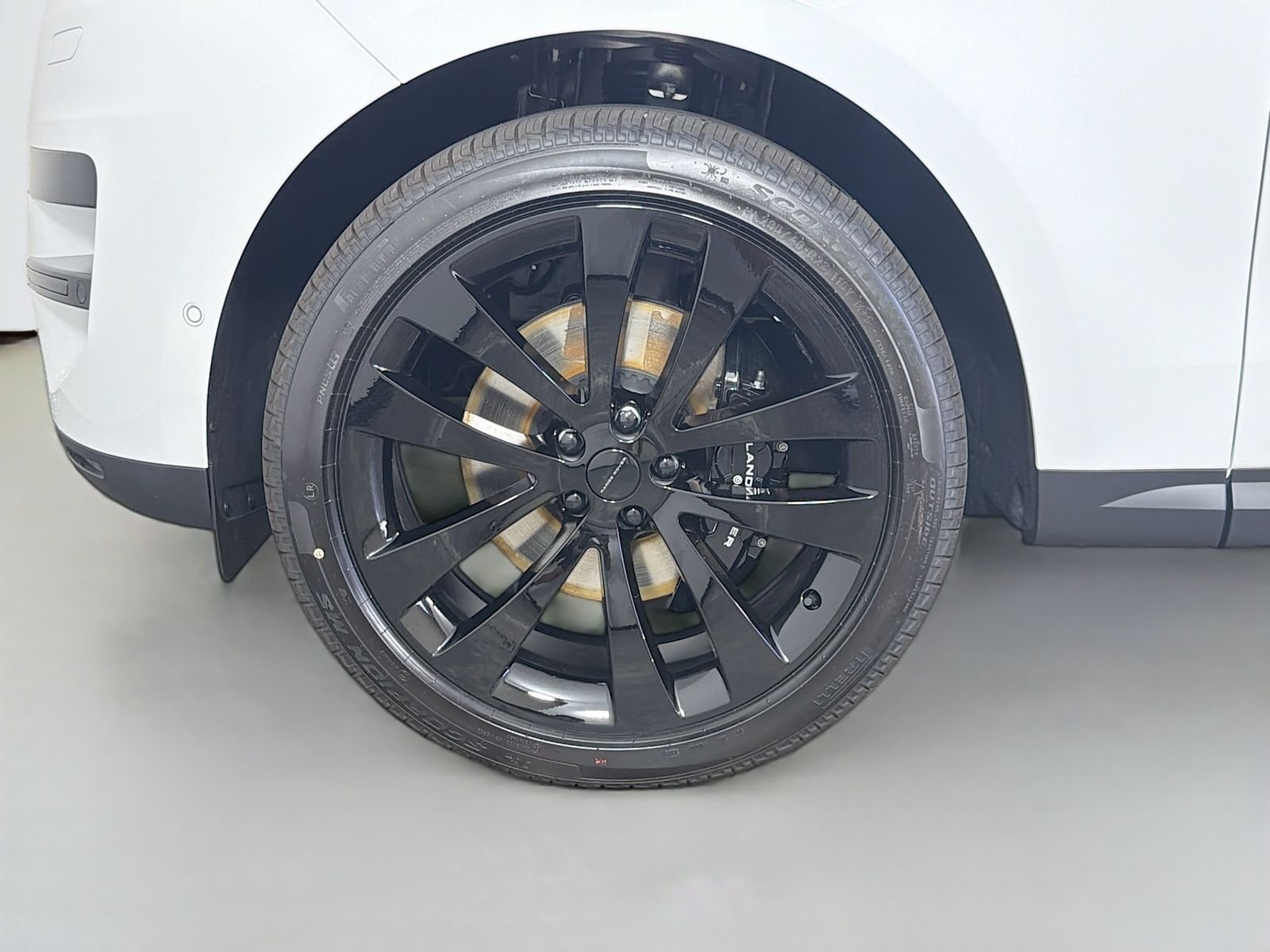 New 2026 Fuji White LAND ROVER SE image 36