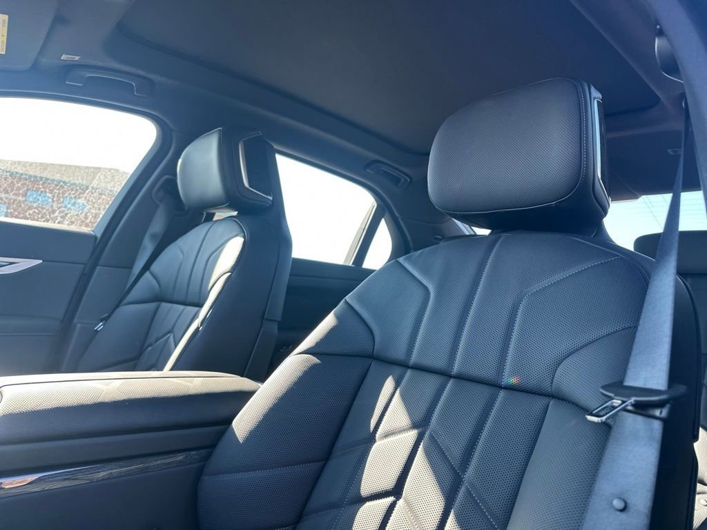 New 2026 Tanzanite Blue II Metallic BMW 760i xDrive image 15