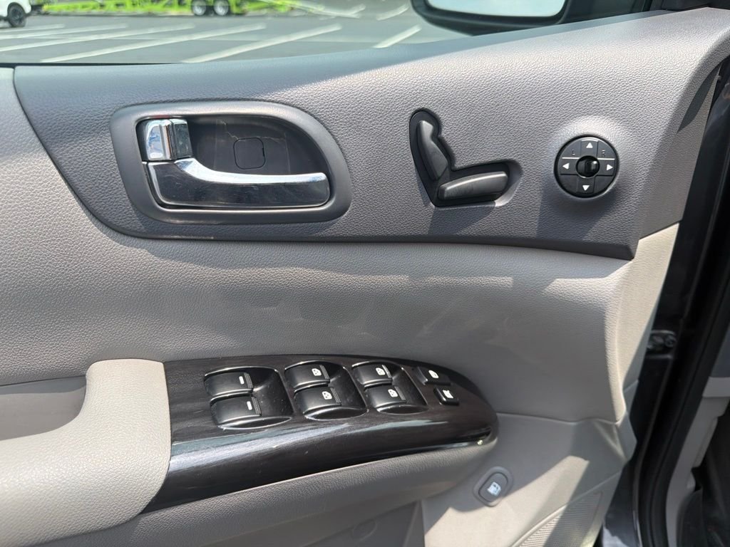Used 2014 Gray Kia EX image 28