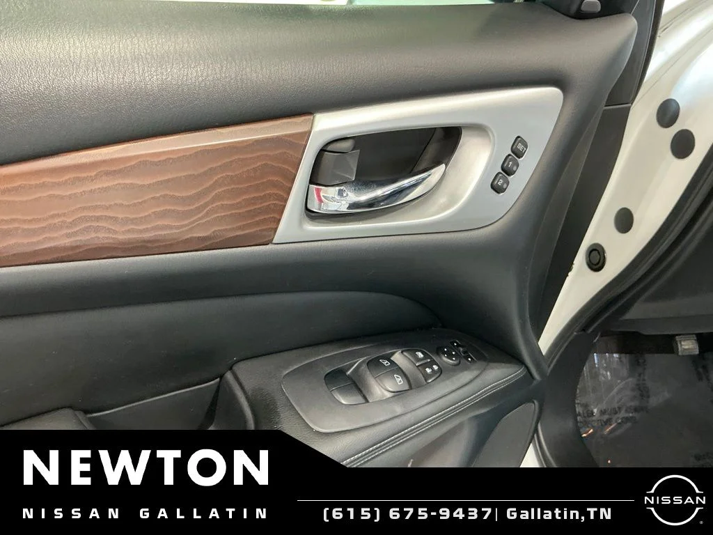 Used 2019 Pearl White Nissan Platinum image 47