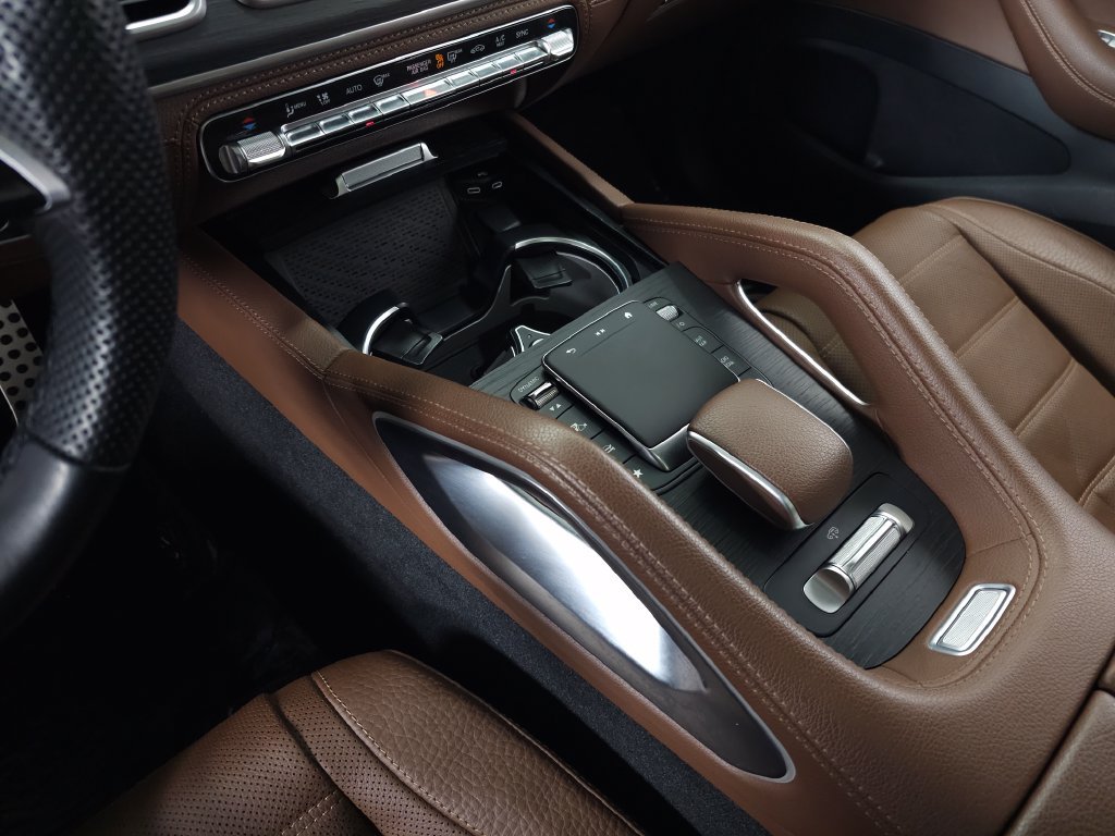 Used 2024  Mercedes-Benz GLS 580 image 37