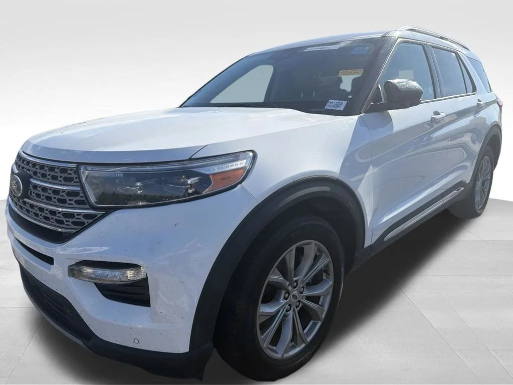 Used 2023 White Ford Limited image 8